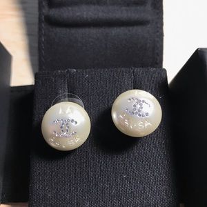 Earrings with pearl